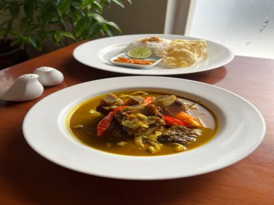 Lezat dan Autentik! Tongseng Iga Sapi Kini Hadir di PrimeBiz Hotel Surabaya